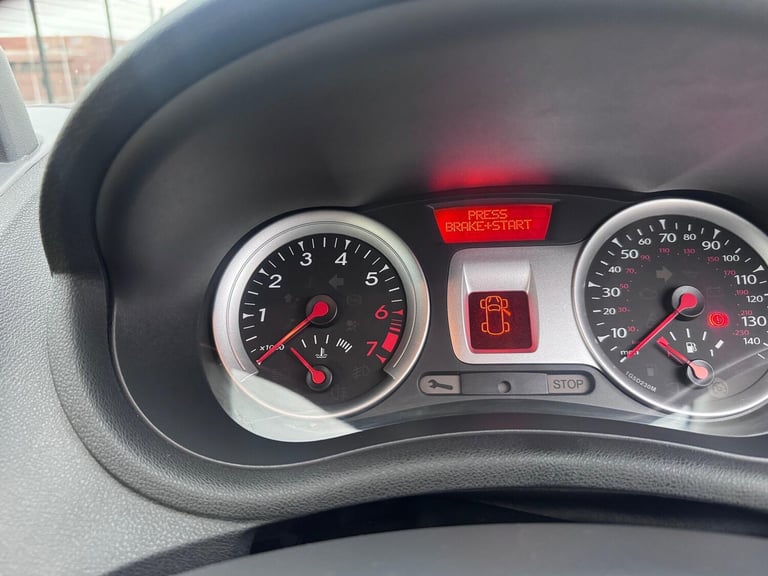 2011 Renault Clio 1.6 VVT Initiale TomTom Auto Euro 5 5dr HATCHBACK Petrol Automatic