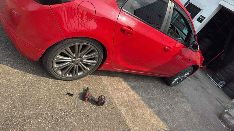 Vauxhall, ASTRA, Hatchback, 2012, Manual, 1956 (cc), 5 doors