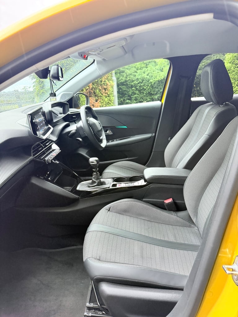 Peugeot 208 Allure Premium + 2023