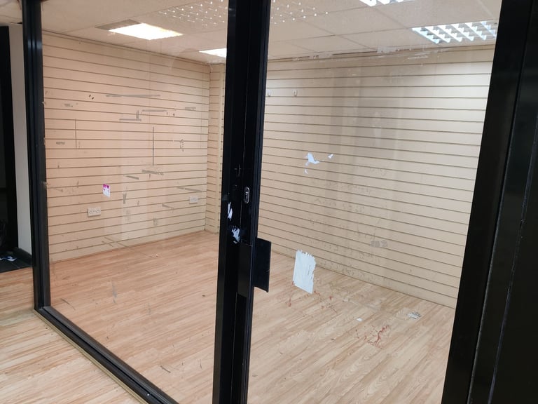 Units in Shop for Rent 