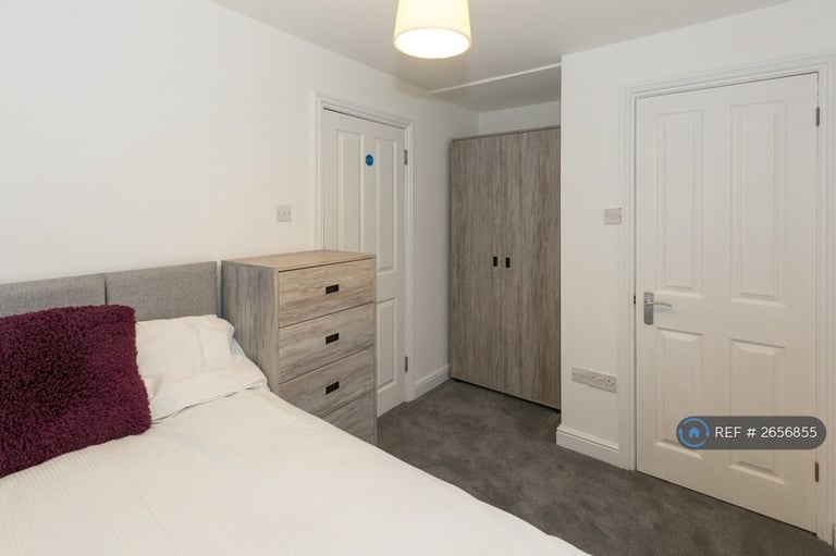 1 bedroom in Goffs Road, Ashford, TW15 (#2656855)