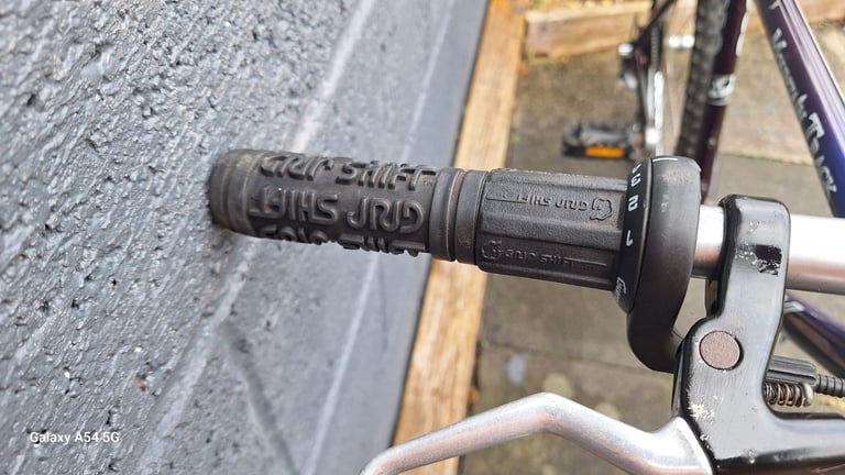 Trek 18 inch Track Masterr 830. Grip shift. 