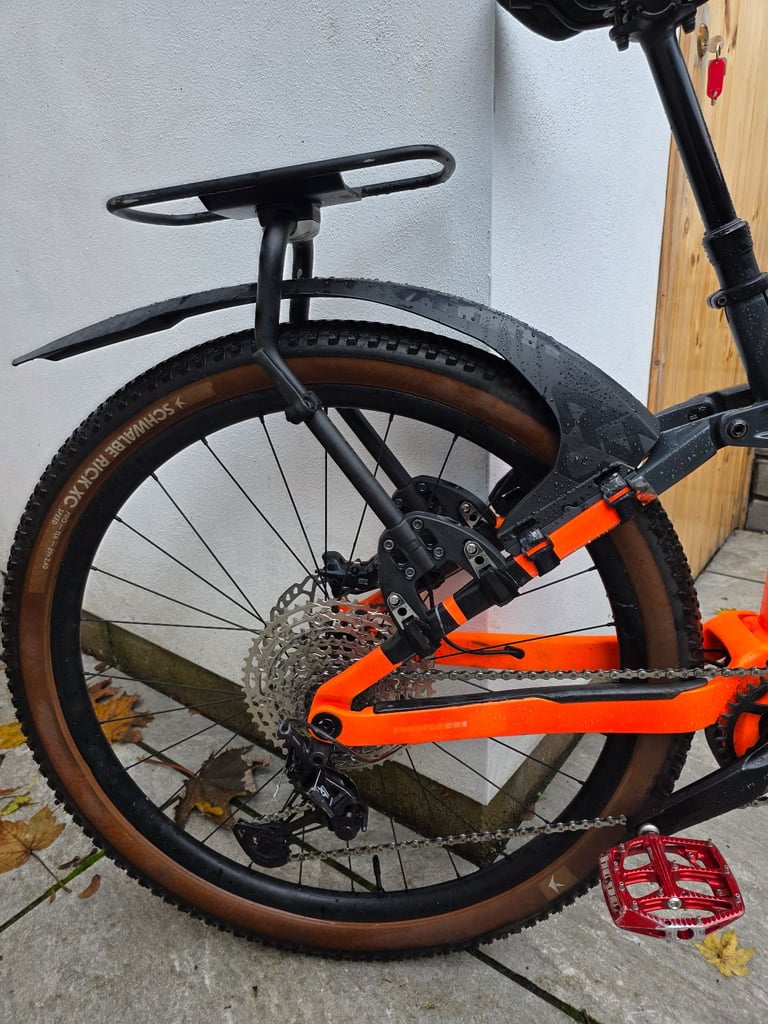 2021 Trek Rail 9.8 xt full carbon electric bike - 2nd battery,  spare tyres, rear rack..