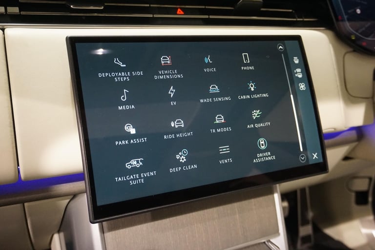 2023 Land Rover Range Rover 3.0 P550e 38.2kWh SV SUV 5dr Petrol Plug-in Hybrid Auto 4WD Euro 6 (s...