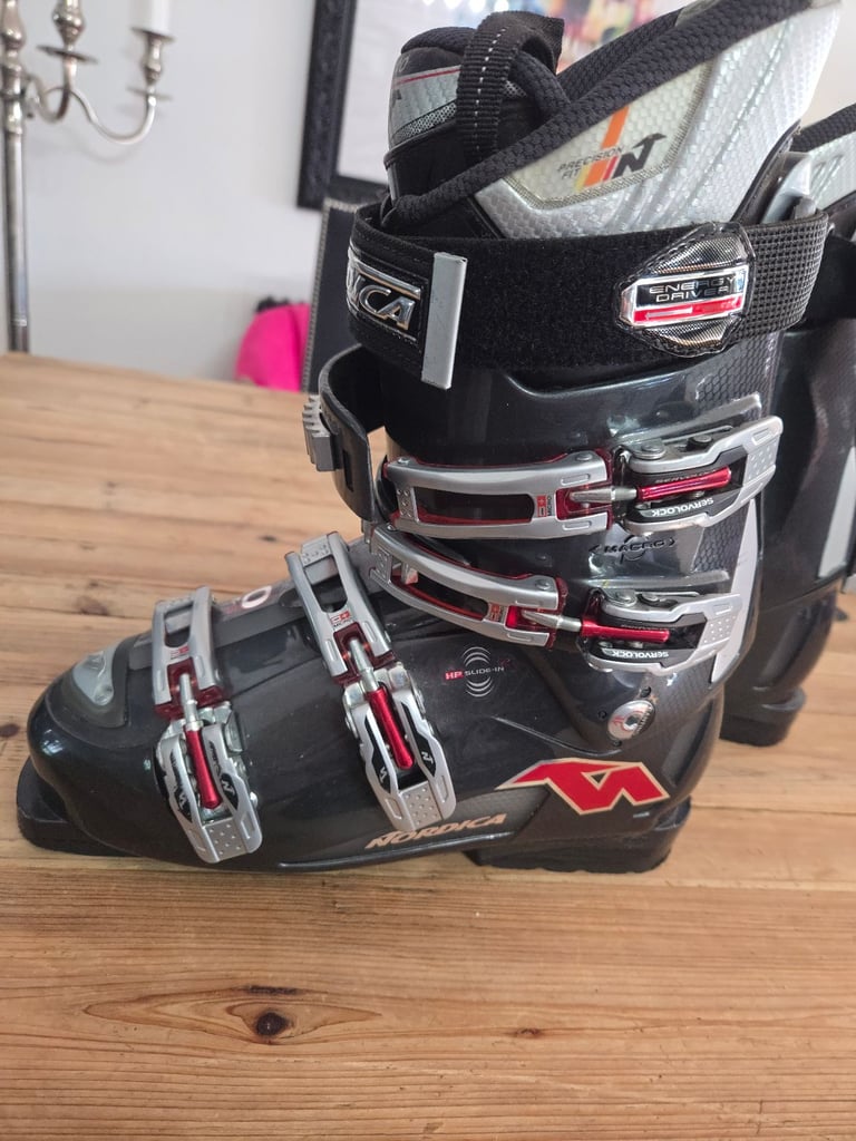 image for Free, Nordica 10 GTS SKI BOOTS AND BAG