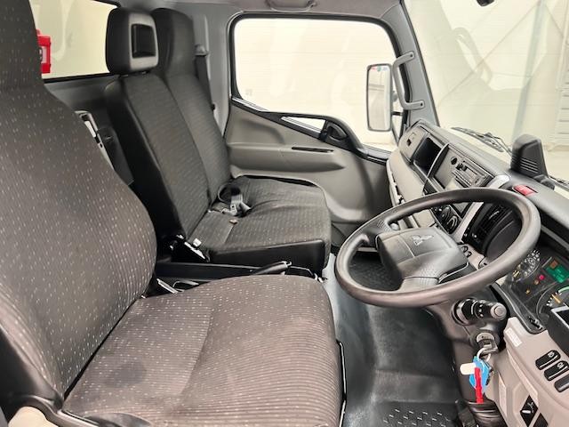 Mitsubishi Fuso Canter 7C18 Day Cab Box Van 