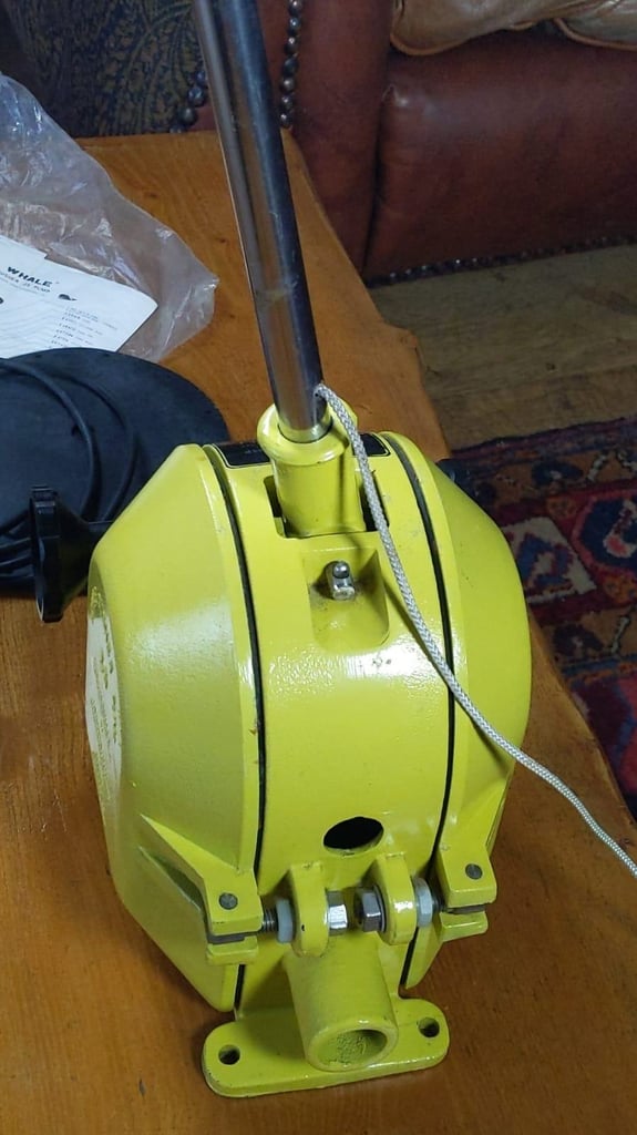 WHALE GUSHER 25 BILGE PUMP