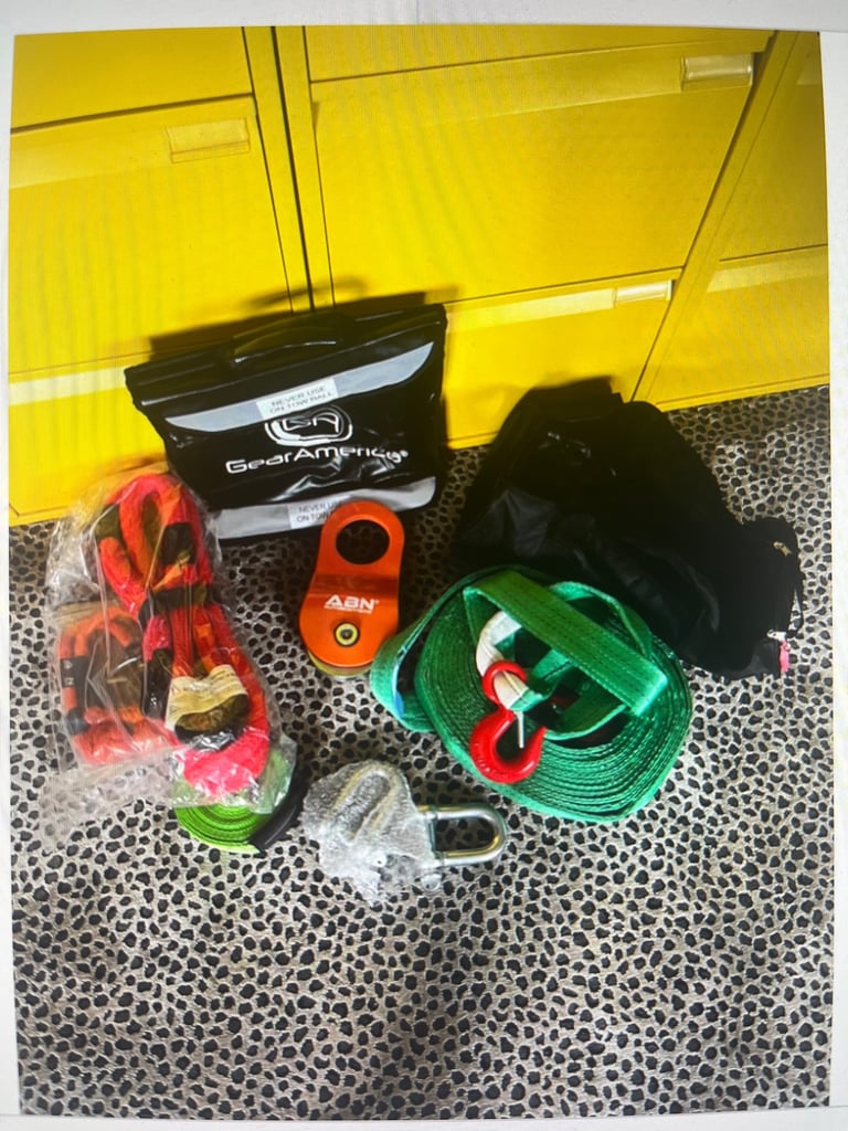 4x4 Car winching and rigging of road recovery equipment