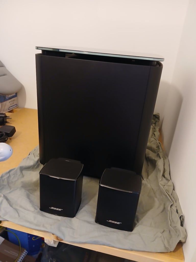 Bose 900 soundbar, subwoofer and surround speakers