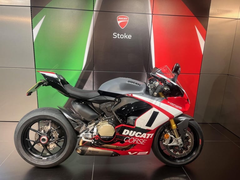 DUCATI PANIGALE V2 SUPERQUADRO FINAL EDITION HUGE BUILD SPEC !!