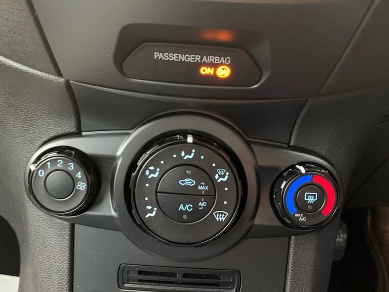 FORD FIESTA 1.5 TDCi Style Hatchback 3dr Diesel Manual Euro 6 (75 ps) 2015