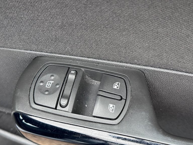 2007 Vauxhall Corsa 1.4i 16V Club 5dr Auto [AC] HATCHBACK PETROL Automatic