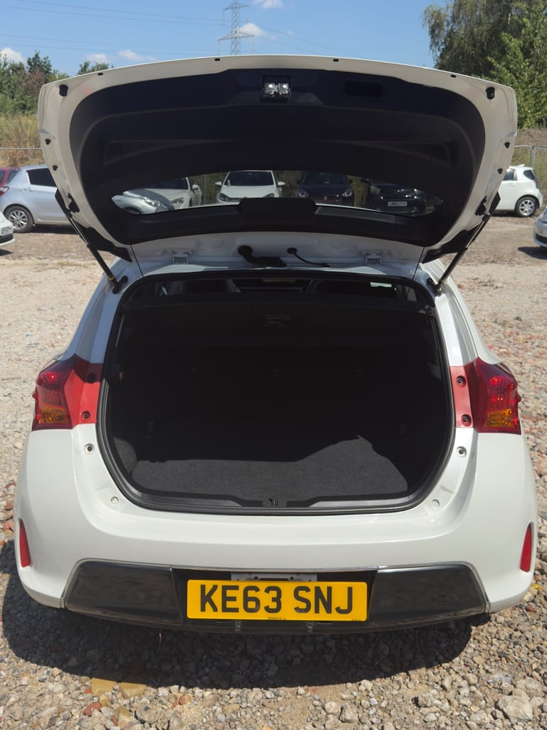 2025 Toyota Auris PETROL AUTOMATIC 1,5L Hatchback HYBRID ELECTRIC Manual