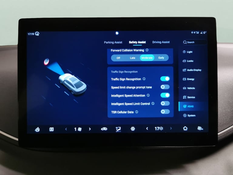 2025 BYD Dolphin 43.2kWh Boost Hatchback 5dr Electric Auto (87 ps) - NAV - DRIVING MODES - S Hatc...