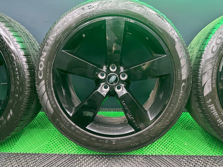 Land Rover Defender Genuine L663 22 inch Style 5098 Gloss Black alloy wheels & all Continentals!