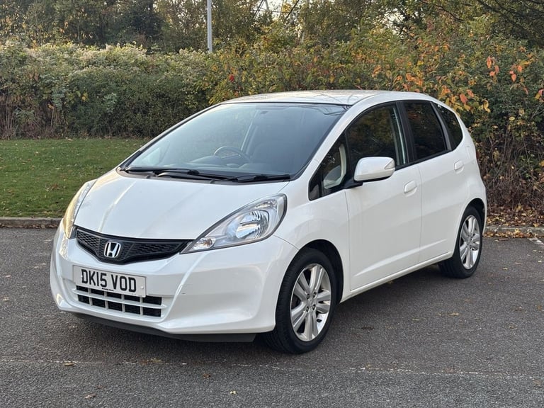 image for 2015 Honda Jazz 1.4 i-VTEC ES Plus Hatchback 5dr Petrol CVT Euro 5 (99 ps) Hatchback Petrol Autom...