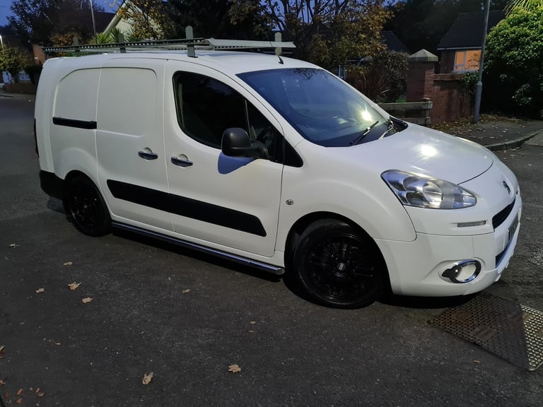 Factory Crew Van  Long Wheel Base Twin Side Loading Doors 2013 Peugeot Partner Professional HDI