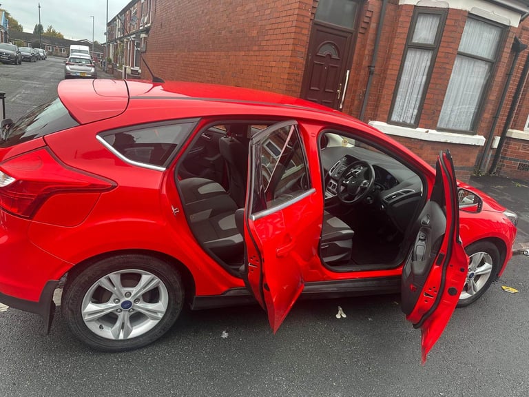 Ford, FOCUS, Hatchback, 2014, Manual, 998 (cc), 5 doors