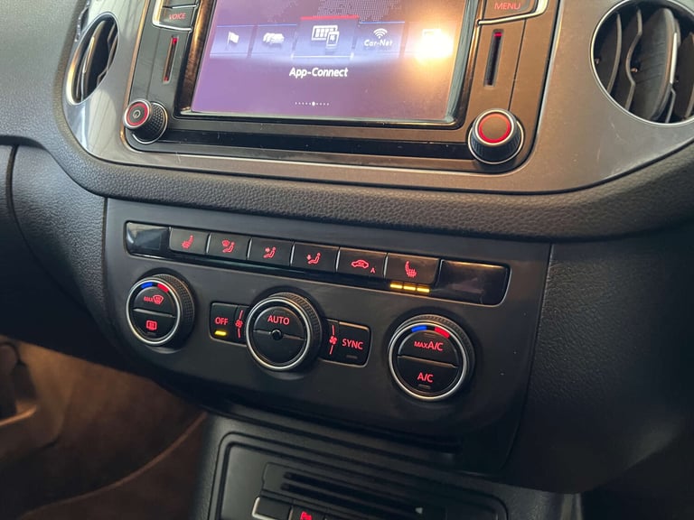 2015 Volkswagen Tiguan 2.0 Tiguan R-Line Edition TDI BlueMotion Technology 4Motion Semi-Auto 4WD ...