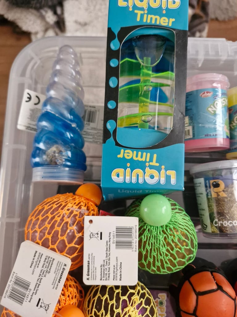 Bundle ~ senosry items / party favours / putty 
