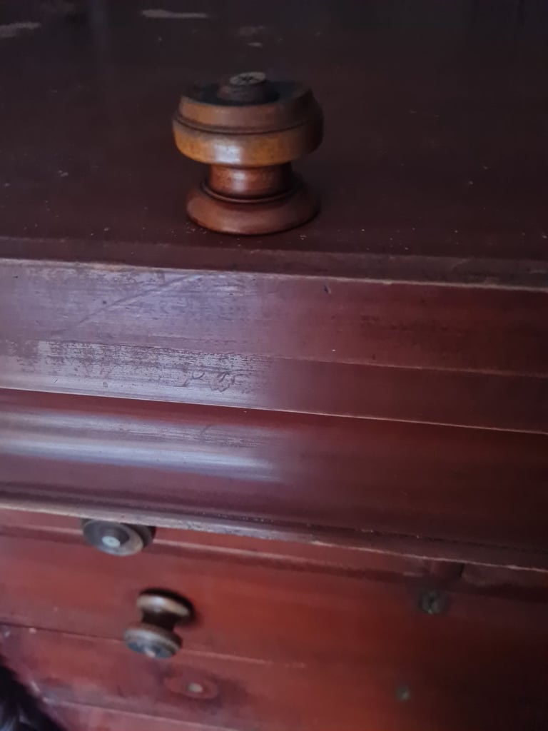 Antique chest of drawers 