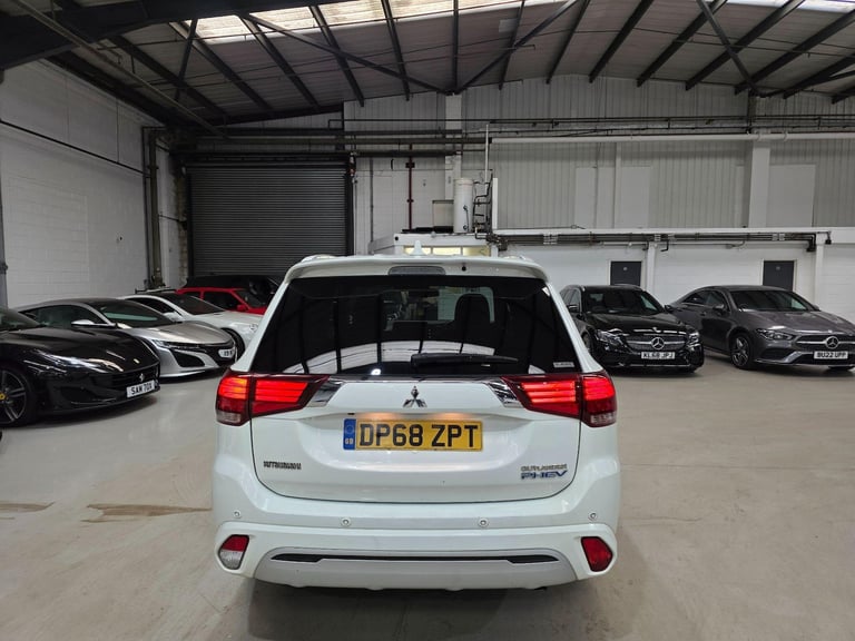 2019 Mitsubishi Outlander 2.4h TwinMotor 13.8kWh 4hs CVT 4WD Euro 6 (s/s) 5dr ESTATE Petrol/Elect...