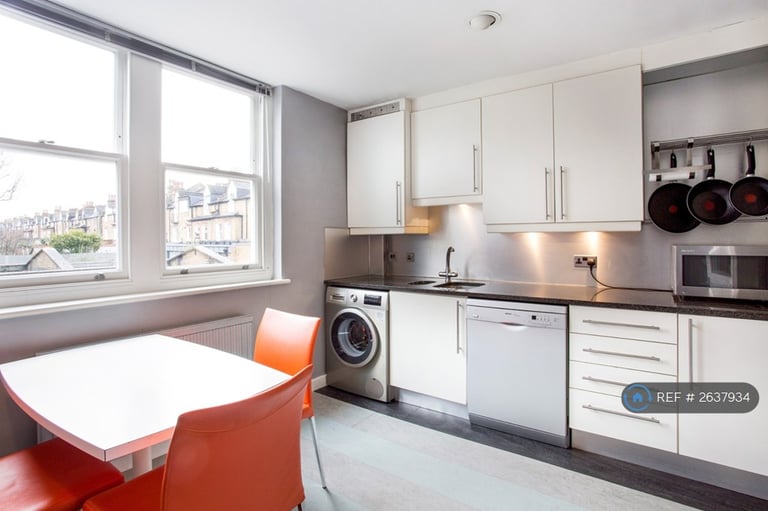 3 bedroom house in Trinity Road, London, SW17 (3 bed) (#2637934)