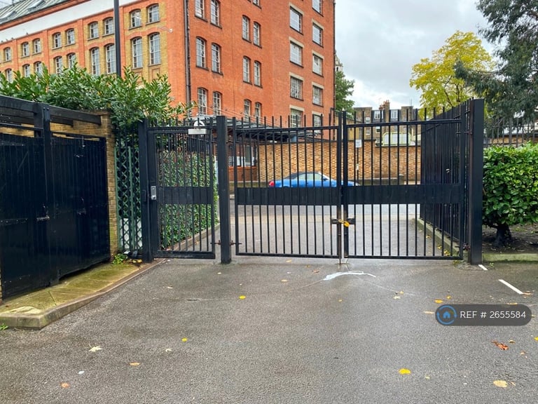 1 bedroom flat in Pavilion Mansions, London, SW9 (1 bed) (#2655584)