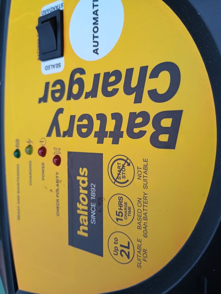 Halfords Car battery Charger (up to 2 litre)