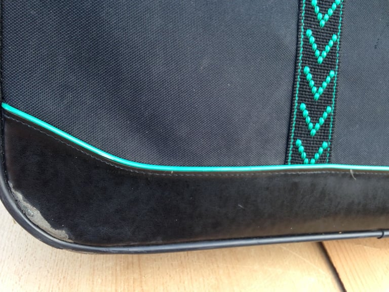 Large suitcase travel case 