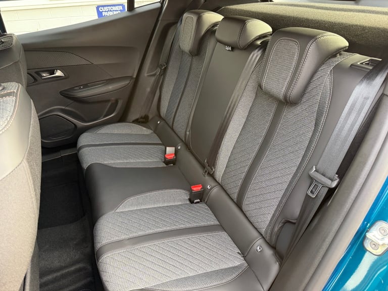 2025 Peugeot 2008 1.2 PureTech Allure 5dr ONLY 710 MILES, MAY 2028 WARRANTY,  HATCHBACK Petrol Ma...