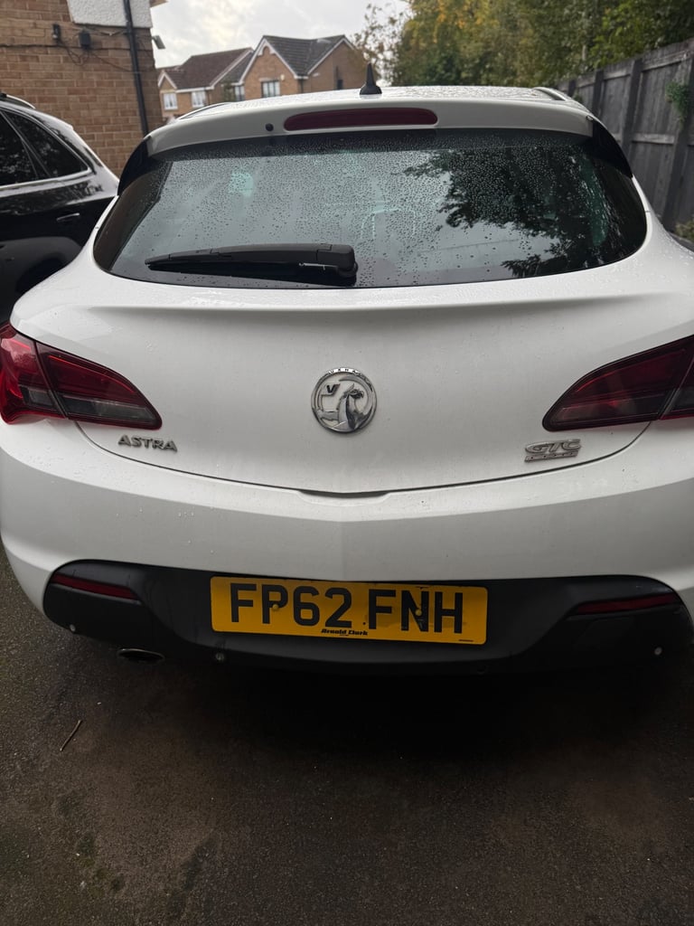Automatic Vauxhall ASTRA 2012 2L , 3 doors AUTOMATIC