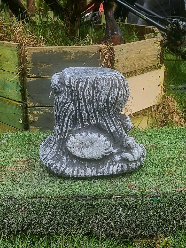 Concrete garden ornaments 