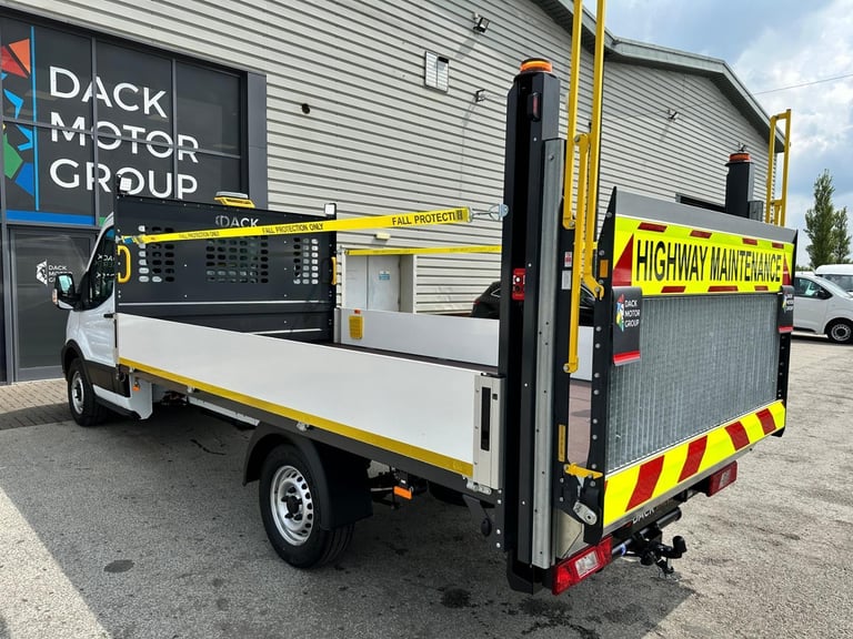 75 Reg, Ford Transit L4 130-Ps,FWD,Traffic Management Dropside, Tow Bar, Air-Con