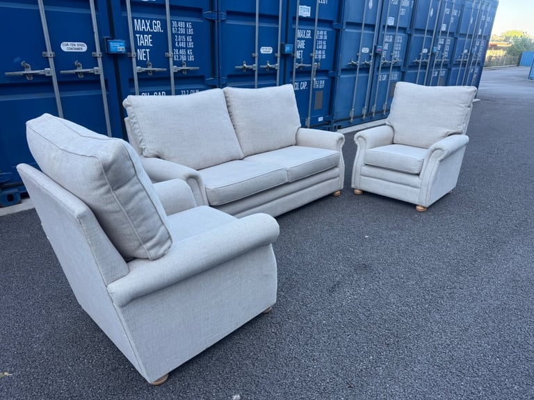 Very good quality three piece Suite thorngateupholstery