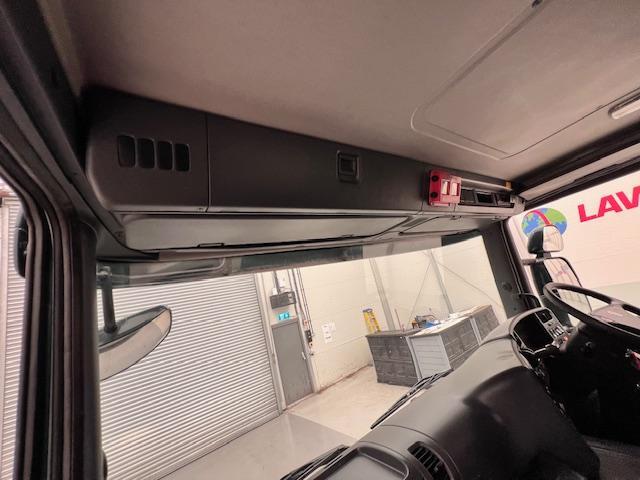 Scania P380 8x4 Rest Cab Bulk Tipper Manual