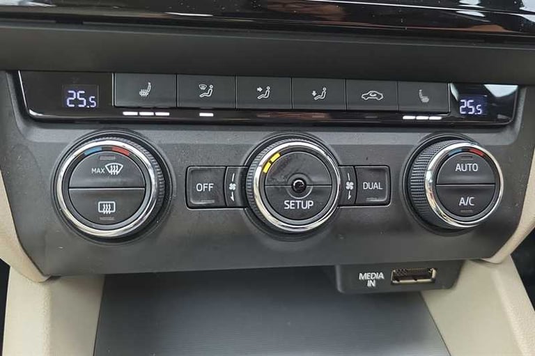 2014 Skoda Octavia 1.4 TSI Elegance Hatchback 5dr Petrol Manual Euro 5 (s/s) (140 ps) Hatchback P...