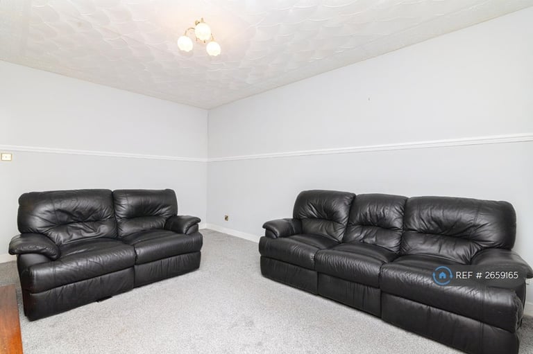 3 bedroom flat in Fieldhead Drive, Glasgow, G43 (3 bed) (#2659165)