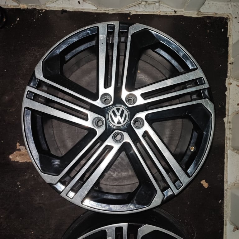 VW golf alloys 18"