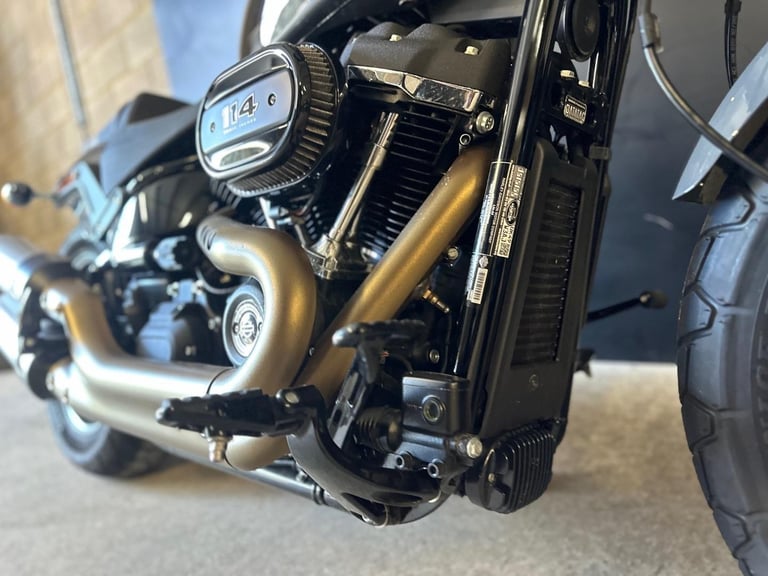 STUNNING ONE OWNER 2023/23 HARLEY-DAVIDSON FXFBS FAT BOB 114 MOTORCYCLE 
