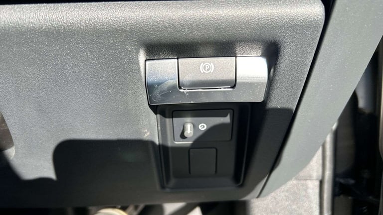 2024 Land Rover Defender 3.0 D250 X-Dynamic HSE 90 3dr Auto ESTATE DIESEL Automatic