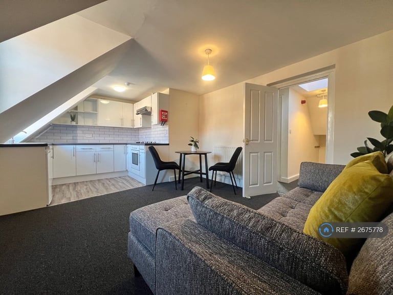 2 bedroom flat in Hotwells, Bristol, BS8 (2 bed) (#2675778)