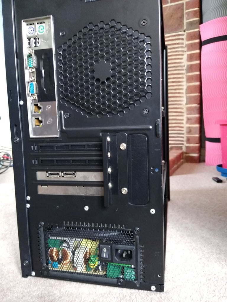 Quiet Server, Core 2 Quad, 4GB RAM, 4x HDD (3TB total)