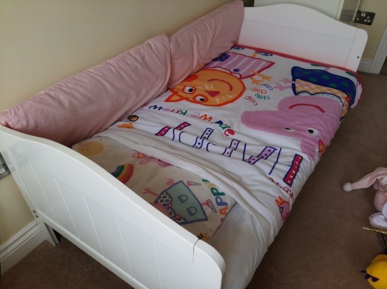 Baby bed gumtree best sale