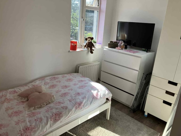 Single room near Heathrow- perfect for Cabin crew