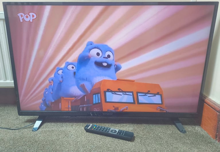 Techwood 43AO6USB 43 inch 4K Smart WiFi LED TV, in very good condition