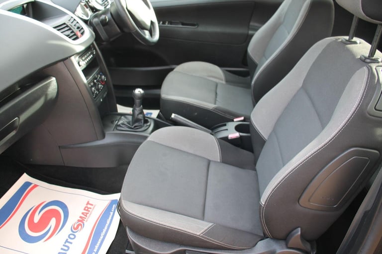 2011 Peugeot 207 1.4 Envy Euro 5 3dr HATCHBACK Petrol Manual