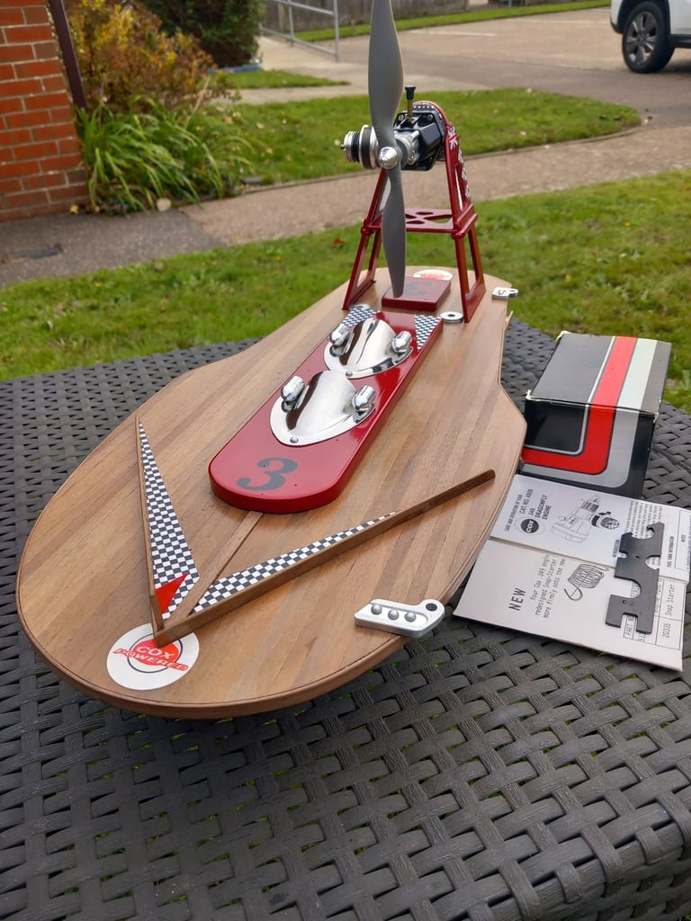Model Boat. Cox Powered Hydroplane Vintage USA 