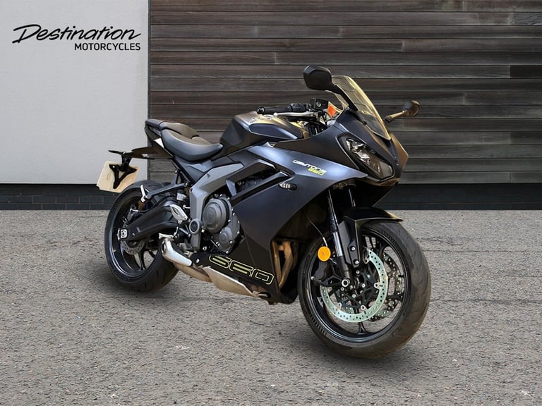 2025 Triumph Daytona 660 PREMIUM TWIN COLOUR Petrol black 6 Speed