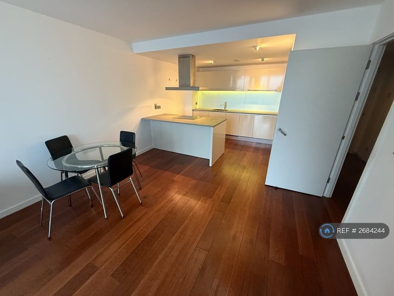 2 bedroom flat in Deansgate, Manchester, M3 (2 bed) (#2684244)